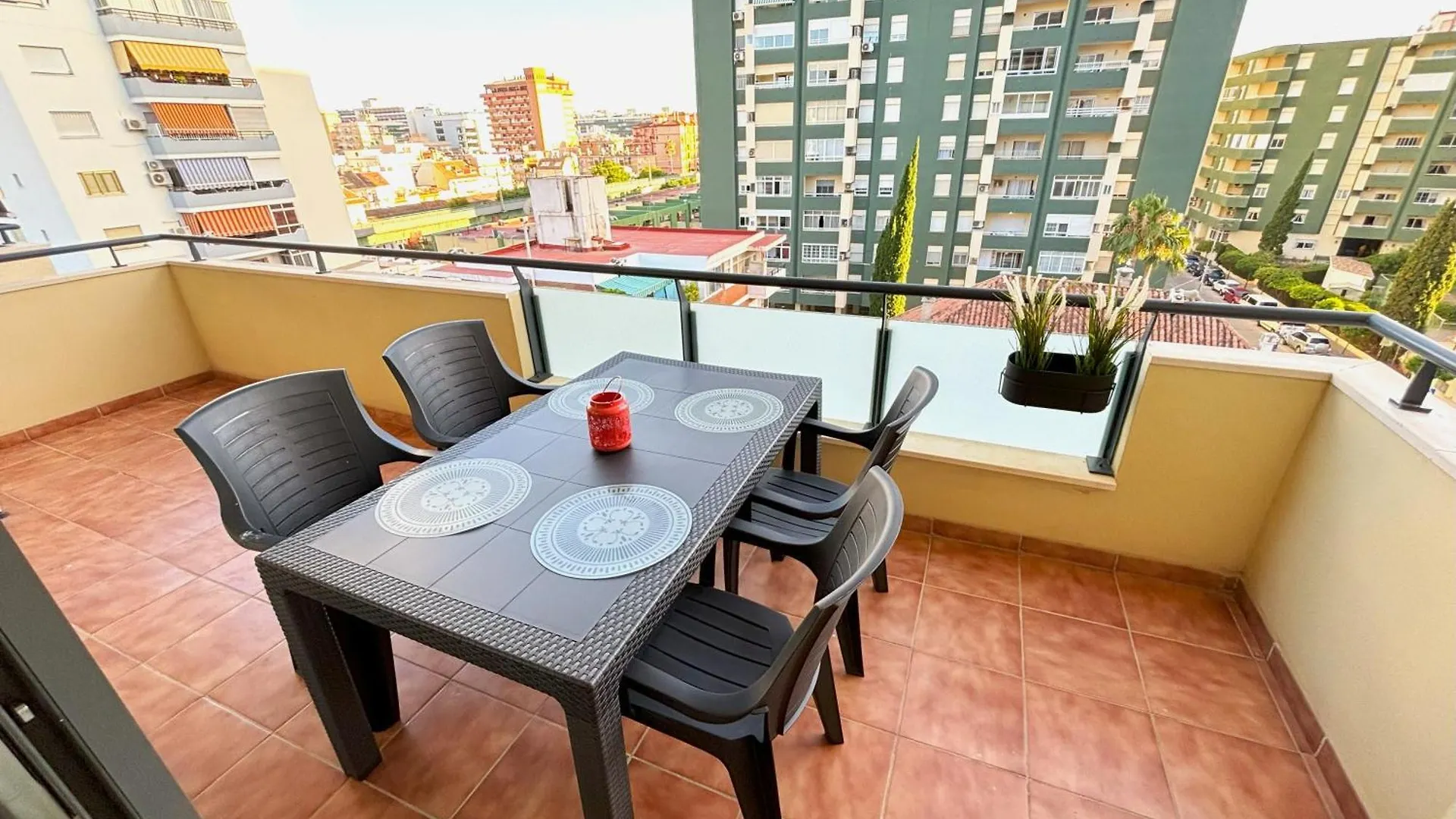 Evans Realty Bf Parking & Piscina & Terraza Fuengirola 0*,  Espagne