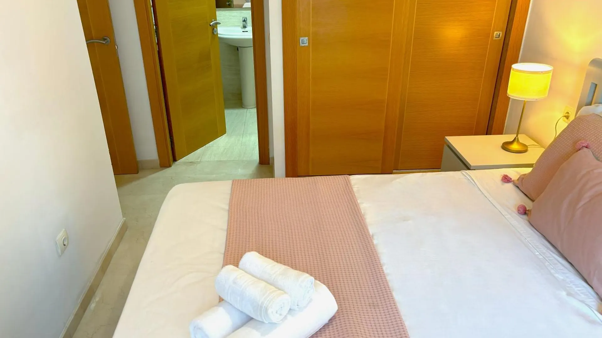 Evans Realty Bf Parking & Piscina & Terraza Fuengirola 0*,  Ισπανία